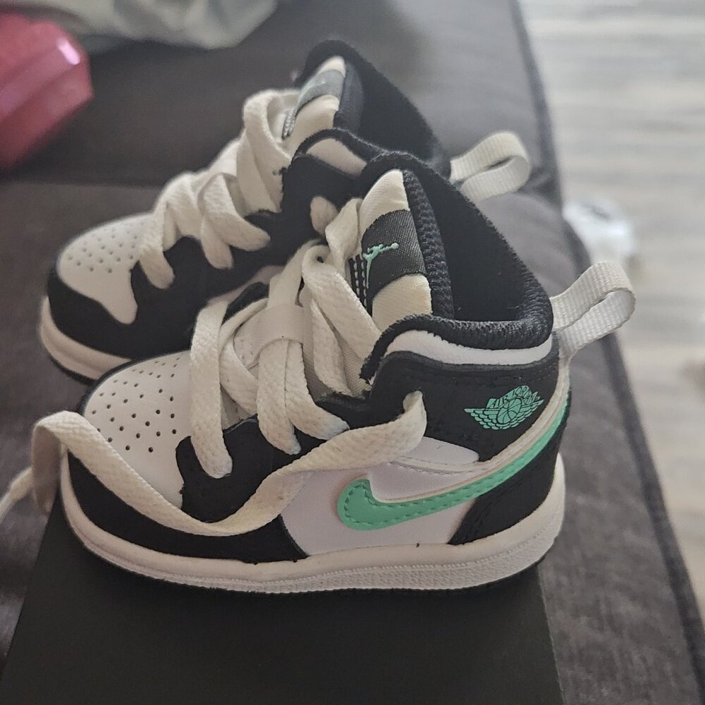 Jordan 1 MID